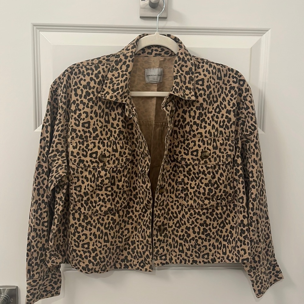 American eagle button up size medium